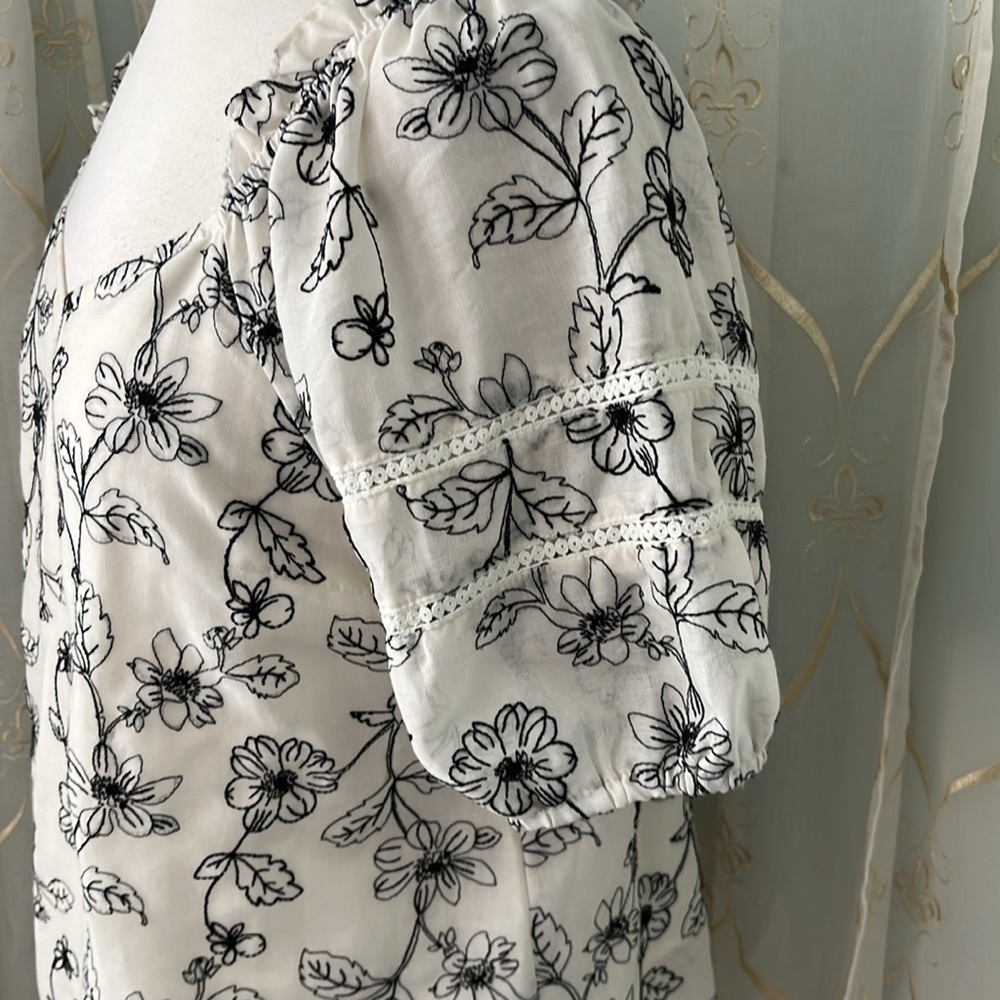 Solitaire Embroidered Blouse - Picture 3 of 5